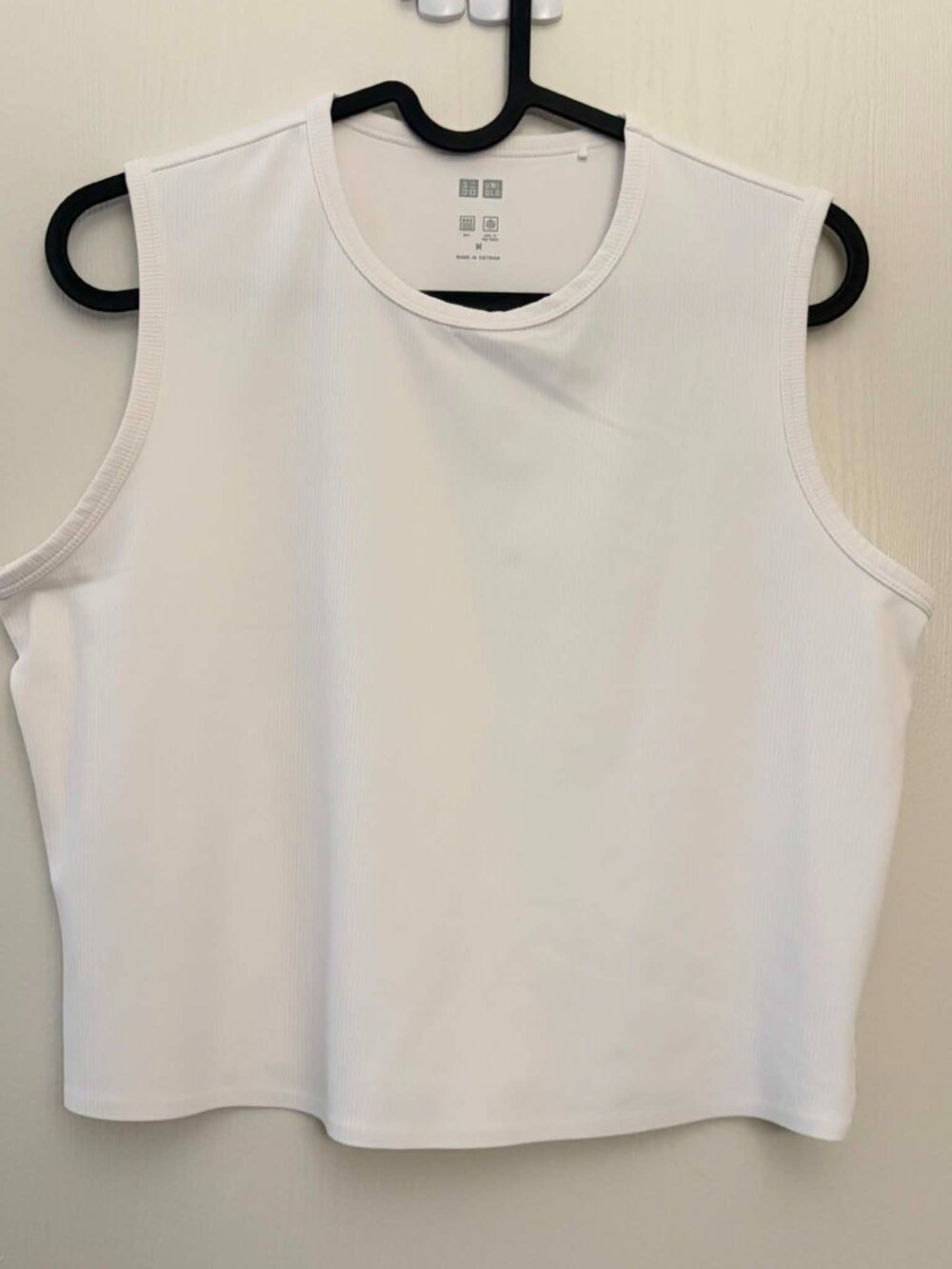 Uniqlo AIRism White Cropped Ribbed Tank Top Activewear Size M NWOT